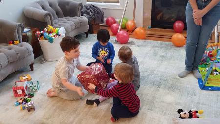 [📺 Playing *Pass the Parcel*](https://youtu.be/POl7h5huMIo)