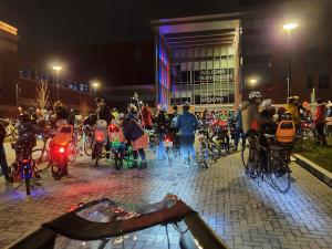 Joining the Somerville Christmas lights tour — bikes are big here!